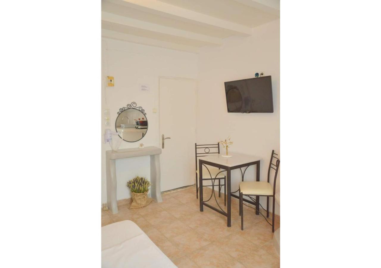 Anemelia Hotel Adamas Exterior photo